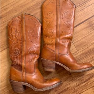 Beautiful size 5 Brown Cowboy boots with 2 in heel